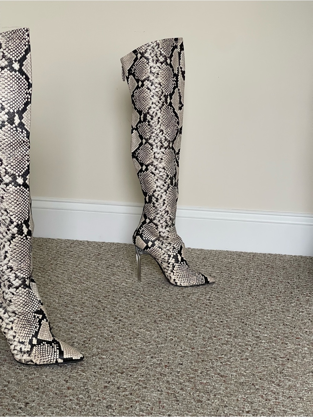 New Jennifer Lopez OTK Snake Print Knee-High Stiletto Boot - Black & Cream 6.5